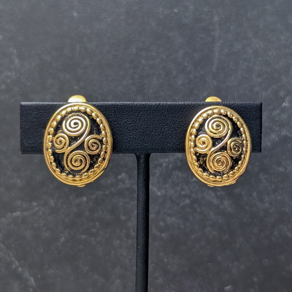 Ali Khan Clip On Earrings Black and Gold Tone Swirl Pattern Oval 7/8"